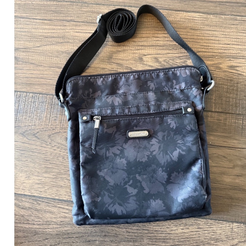 Baggallini Black Floral Crossbody Bag Nylon Travel Purse Lightweight Zip Top